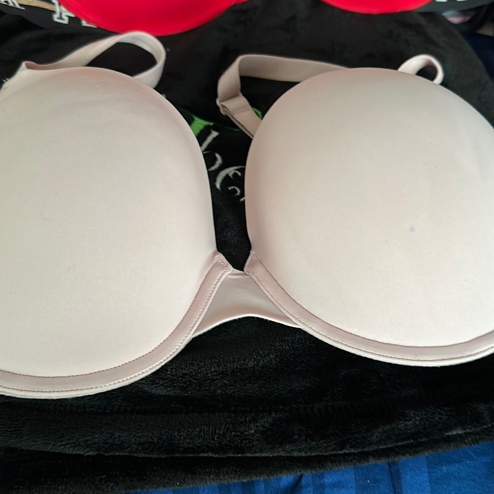 Pink Bras used 36D can’t fit anymore all 10 for $100